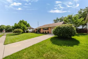 717 Bennert Dr, Vandalia, OH 45377 - Photo 2