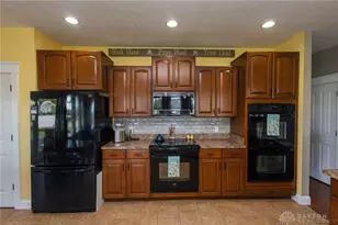 5010 Dayflower Dr, Huber Heights, OH 45371 - Photo 8