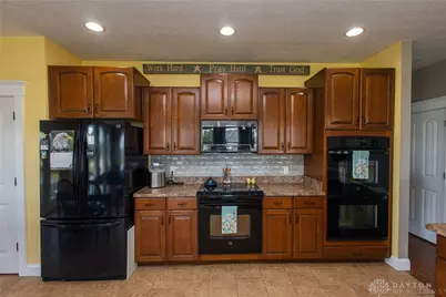 5010 Dayflower Drive, Huber Heights, OH 45371 - Photo 8