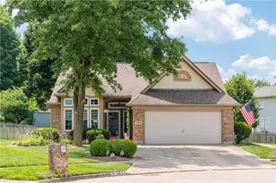 563 Breckenridge Way, Beavercreek, OH 45430 - Photo 1