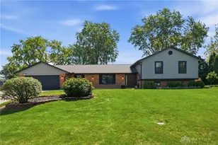 3695 Meadowcourt Dr, Beavercreek, OH 45431 - Photo 2