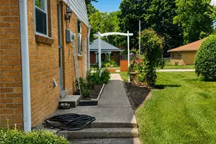 520 Berkshire Cir, Englewood, OH 45322 - Photo 4