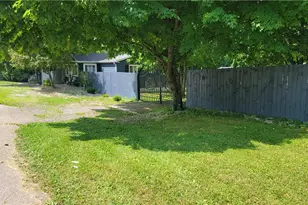 235 S Lansdowne Ave, Jefferson Twp, OH 45417 - Photo 2