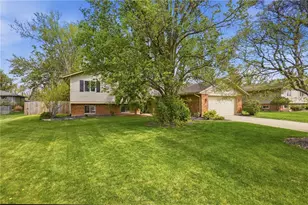 1315 Seminary View Dr, Centerville, OH 45458 - Photo 2
