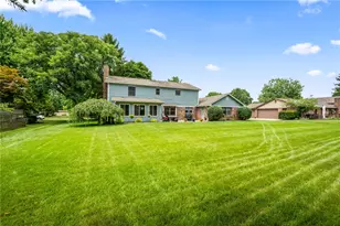 9184 N Creek Ln, Washington Twp, OH 45458 - Photo 2