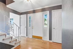 316 Beacon Ct, Washington Twp, OH 45458 - Photo 8