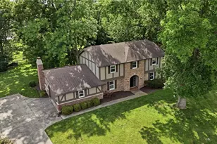 316 Beacon Ct, Washington Twp, OH 45458 - Photo 2