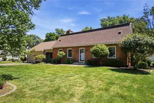 2221 Fiesta Dr, Troy, OH 45373 - Photo 2