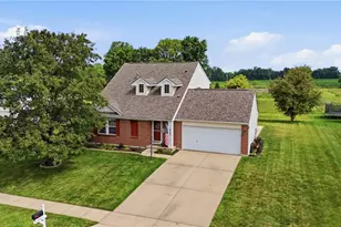 1935 Springwood Dr, Piqua, OH 45356 - Photo 2