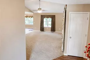 638 Willow Point Ct, Troy, OH 45373 - Photo 4