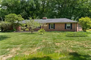 156 Manor Ln, Washington Twp, OH 45429 - Photo 2