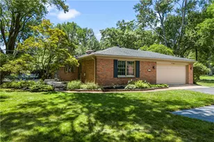 156 Manor Ln, Washington Twp, OH 45429 - Photo 6