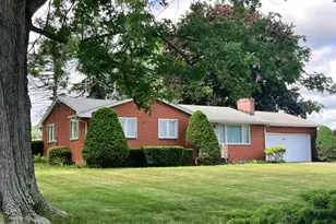 2520 Hollyview St NE, Canton, OH 44721 - Photo 1