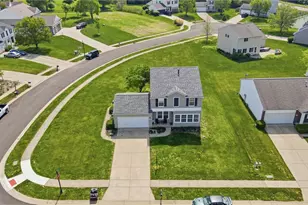 70 E Long Meadow Dr, Springboro, OH 45066 - Photo 2