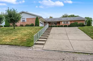 6301 Blossom Park Dr, West Carrollton, OH 45449 - Photo 2