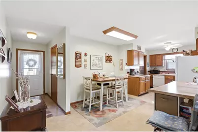819 Spring Lake Circle, Enon, OH 45323 - Photo 6