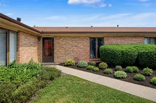 1290 Hollowbrook Dr, Centerville, OH 45458 - Photo 2