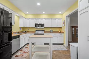 1290 Hollowbrook Dr, Centerville, OH 45458 - Photo 16