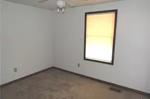 8180 Dog Leg Rd, Butler Twp, OH 45414 - Photo 10