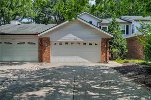 2542 Valais Ct, Sugarcreek Twp, OH 45458 - Photo 4