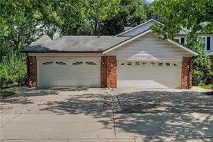 2542 Valais Ct, Sugarcreek Twp, OH 45458 - Photo 2