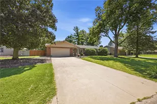 300 Woodlawn Dr, Tipp City, OH 45371 - Photo 2