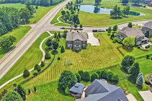 2051 Stonewater Dr, Washington Twp, OH 45458 - Photo 4