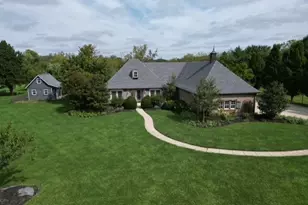 1574 Vicki Ln, Turtlecreek Twp, OH 45036 - Photo 2