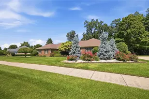 2281 Vienna Pkwy, Miami Township, OH 45459 - Photo 2