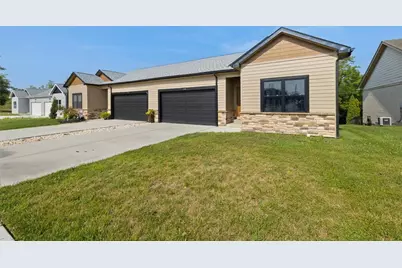 693 Waldsmith Way, Vandalia, OH 45377 - Photo 2