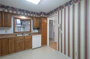 644 Pine Needles Dr, Washington Twp, OH 45458 - Photo 6