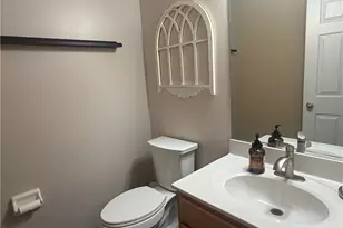 1940 Michelle Ln, Middletown, OH 45044 - Photo 12