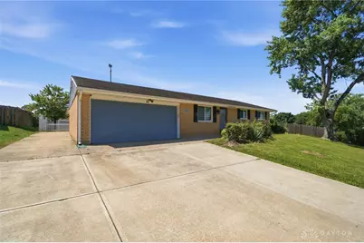 4922 Stoneyview Court, Huber Heights, OH 45424 - Photo 4