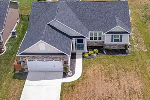 1047 Brooke Ln, Xenia, OH 45385 - Photo 2