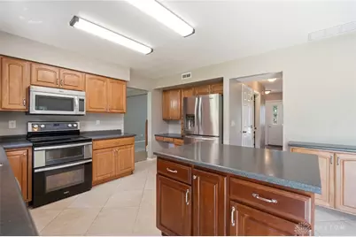 6810 Casa Grande Court, Huber Heights, OH 45424 - Photo 8