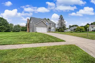 1933 Glen Meadow Way, Beavercreek, OH 45432 - Photo 2