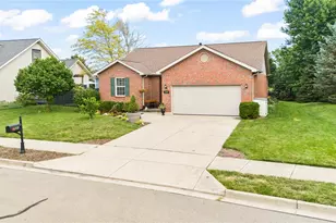2490 Meadowpoint Dr, Troy, OH 45373 - Photo 2