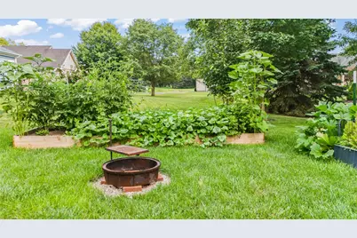 2490 Meadowpoint Drive, Troy, OH 45373 - Photo 8