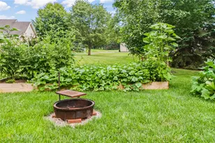 2490 Meadowpoint Dr, Troy, OH 45373 - Photo 8