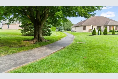 2490 Meadowpoint Drive, Troy, OH 45373 - Photo 6