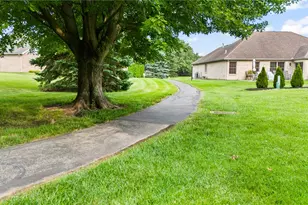 2490 Meadowpoint Dr, Troy, OH 45373 - Photo 6
