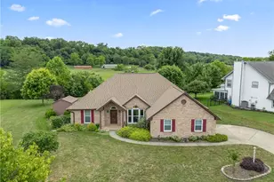 7847 Kings Ridge Cir, Fairborn, OH 45324 - Photo 2
