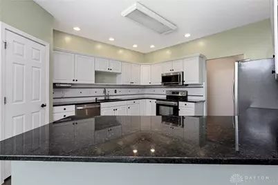 7847 Kings Ridge Circle, Fairborn, OH 45324 - Photo 22