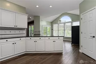 7847 Kings Ridge Cir, Fairborn, OH 45324 - Photo 24