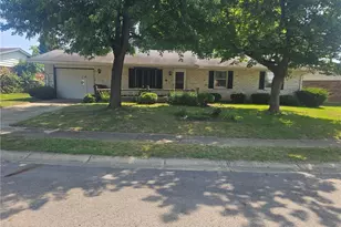 706 Cedar Cir, Eaton, OH 45320 - Photo 2