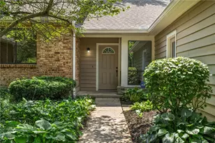 19 Evergreen Cir, Wyoming, OH 45215 - Photo 2