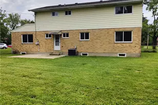 1016 Deercreek Cir, West Carrollton, OH 45449 - Photo 2