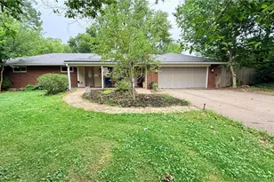 4210 White Oak Dr, Beavercreek, OH 45432 - Photo 2