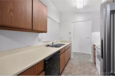 8377 Schoolgate Drive, Huber Heights, OH 45424 - Photo 14