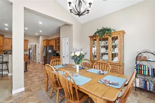 1996 Red Robin Dr, Beavercreek Twp, OH 45385 - Photo 14